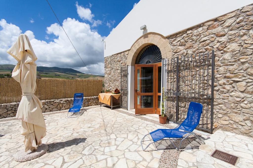 Гостевой дом Antico Casale Siciliano Balata di Baida Экстерьер фото